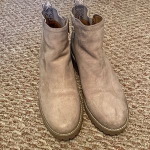 Universal Thread booties